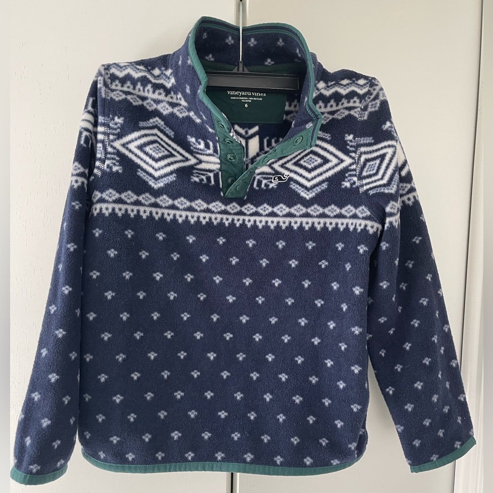 Vineyard Vines
Boys' Printed Harbor Fleece Quarter-Snap Pullover. Size 6 VGC